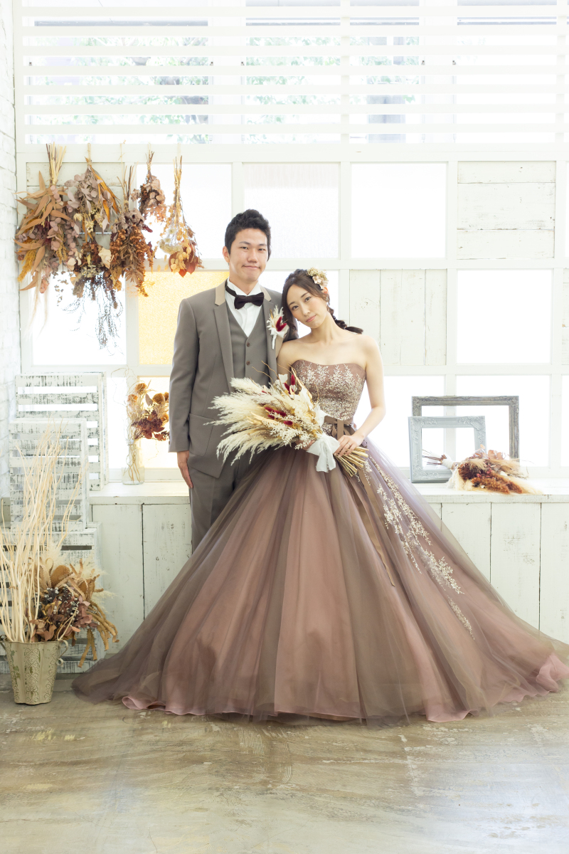 ブラウンカラーに映えるナチュラル背景