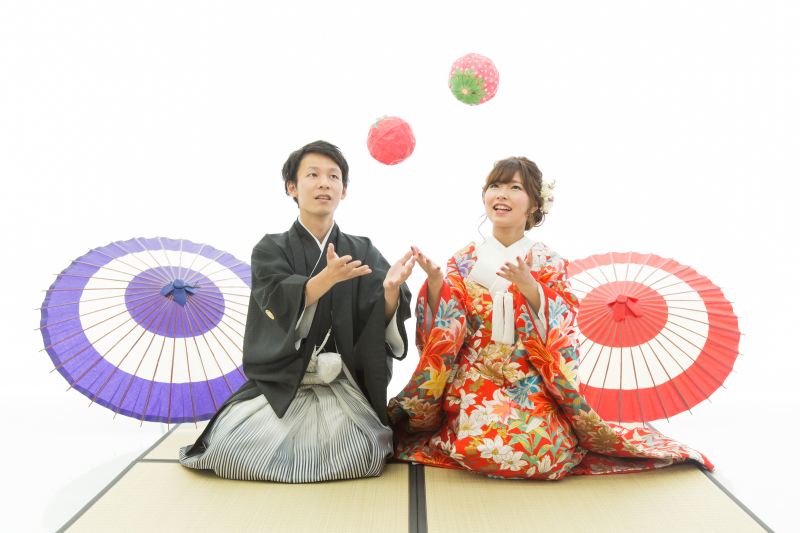 紙風船を投げて