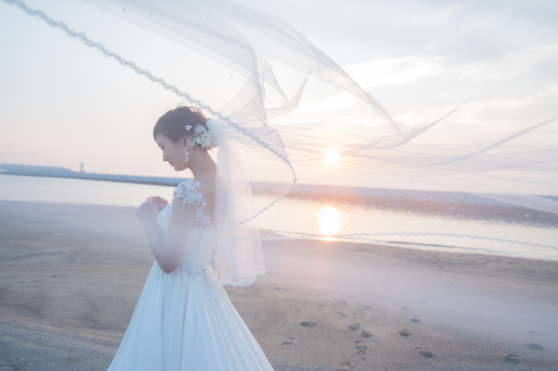 潮風になびく美しいベール