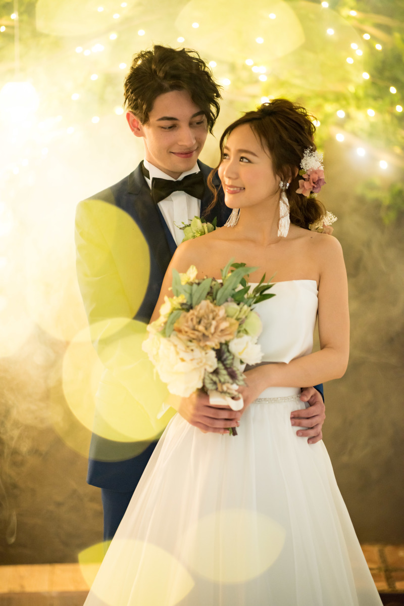 【デザインアルバム1冊+全カットデータ付】新婦メイク&ヘアセット付★一番人気洋装スタジオ撮影プラン