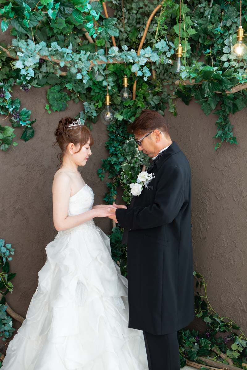 手を取りあって♪