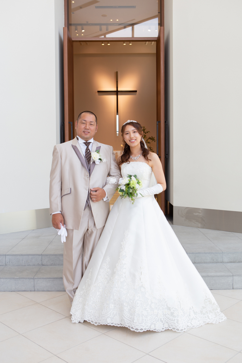 チャペルを背景に♡