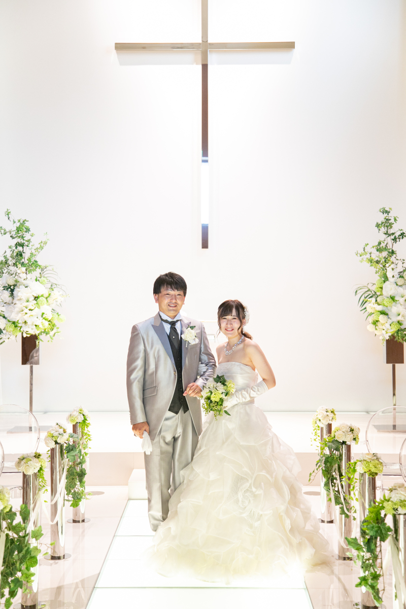 チャペルを背景に♡