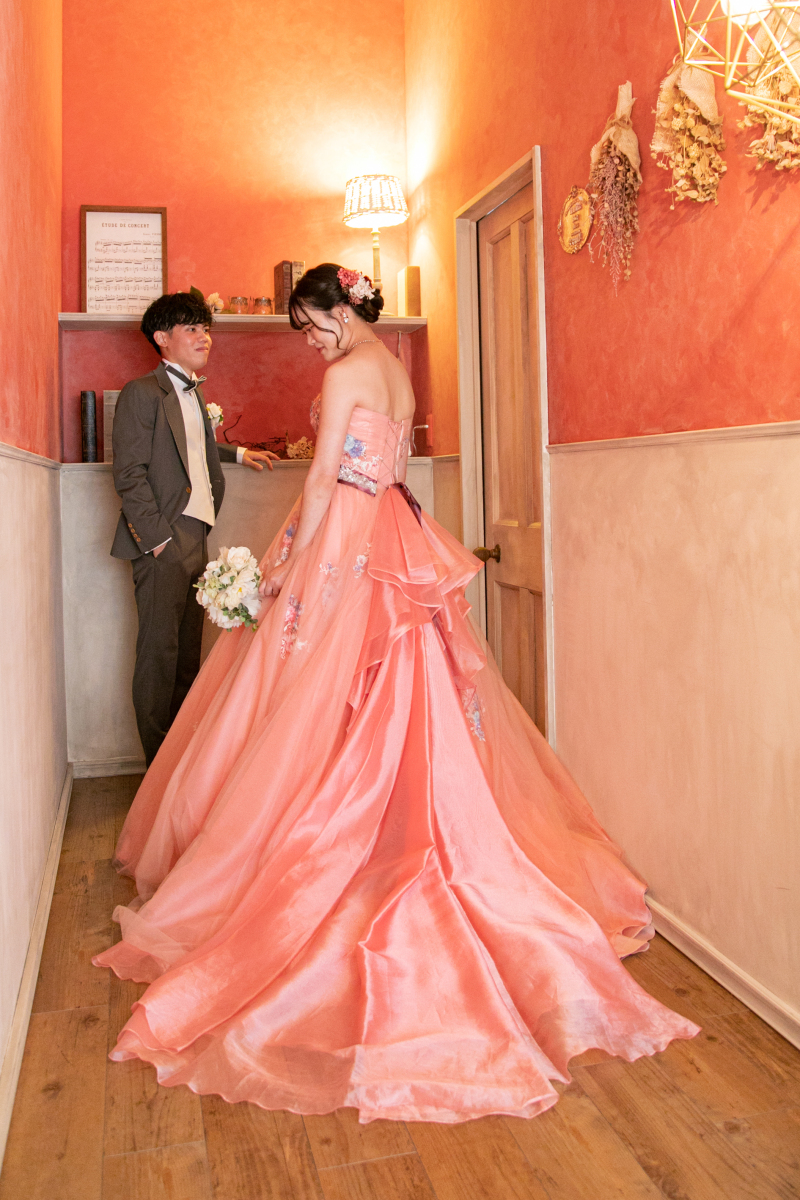 カラードレス後ろ姿