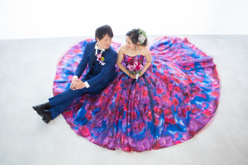 スタジオにてカラードレス撮影