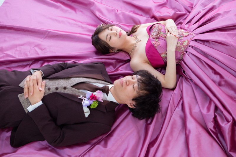 ドレスを広げて