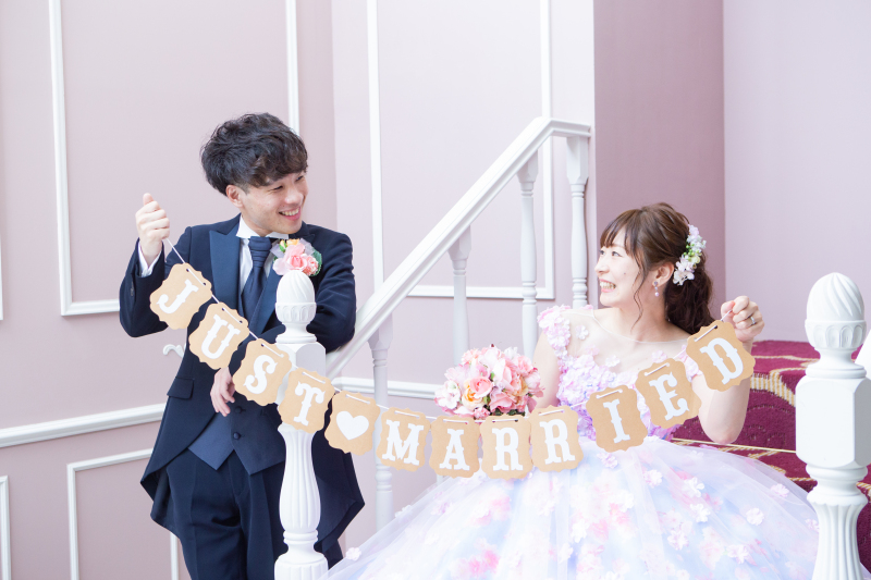 照れた笑顔がキュートな一枚