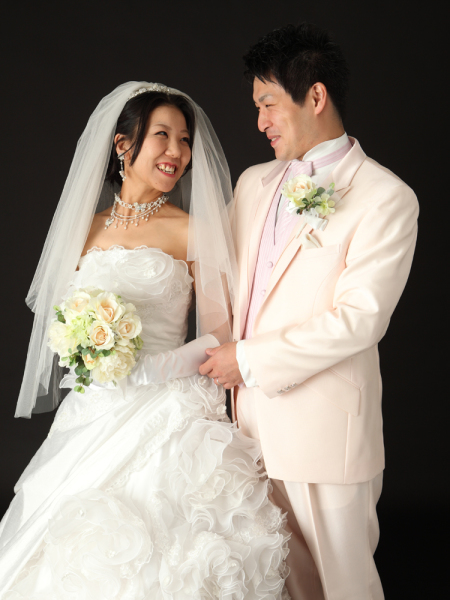 まずはウェディングドレスから撮影です