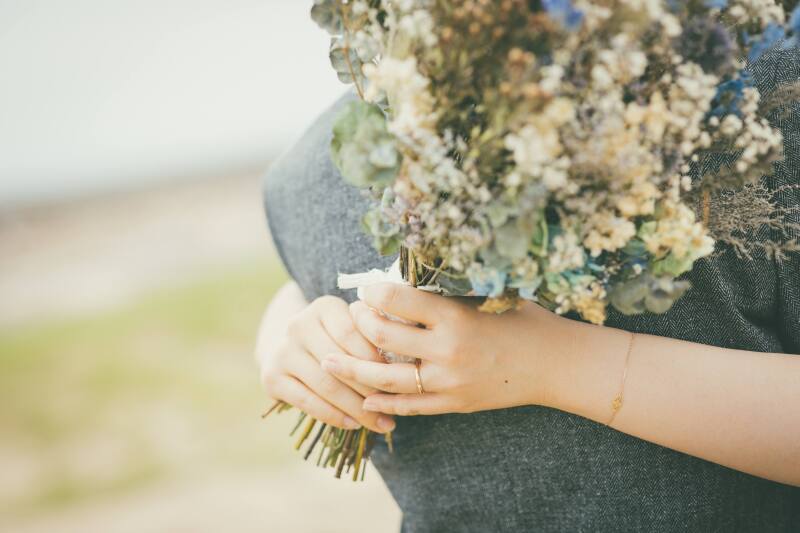 抱きついた手元ショット