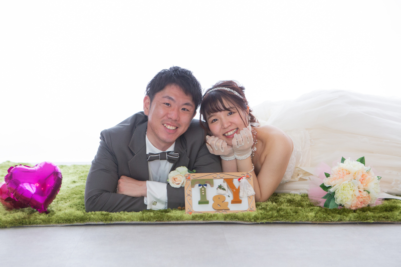 寄り添い寝転びショット♡