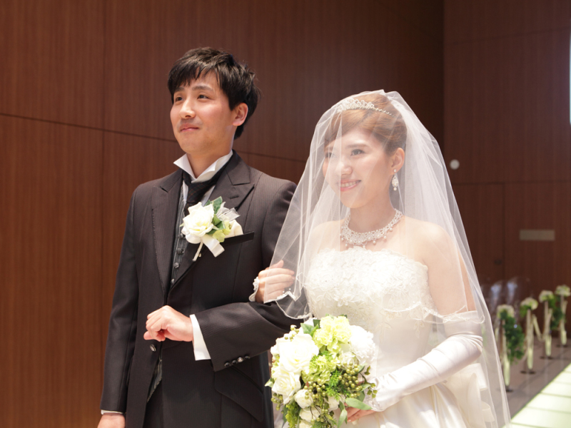 お2人仲良く入場です♪