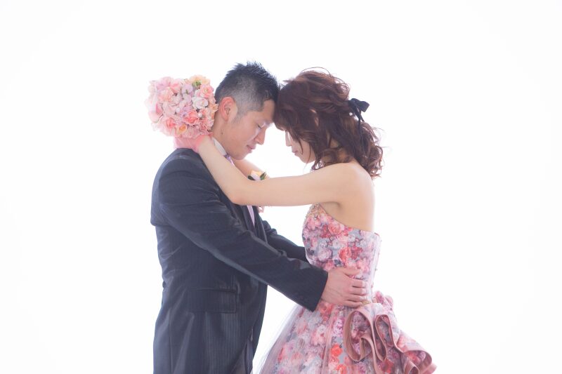 おでこをコツン