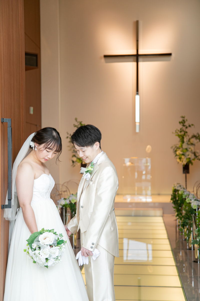 チャペルを背景に♡