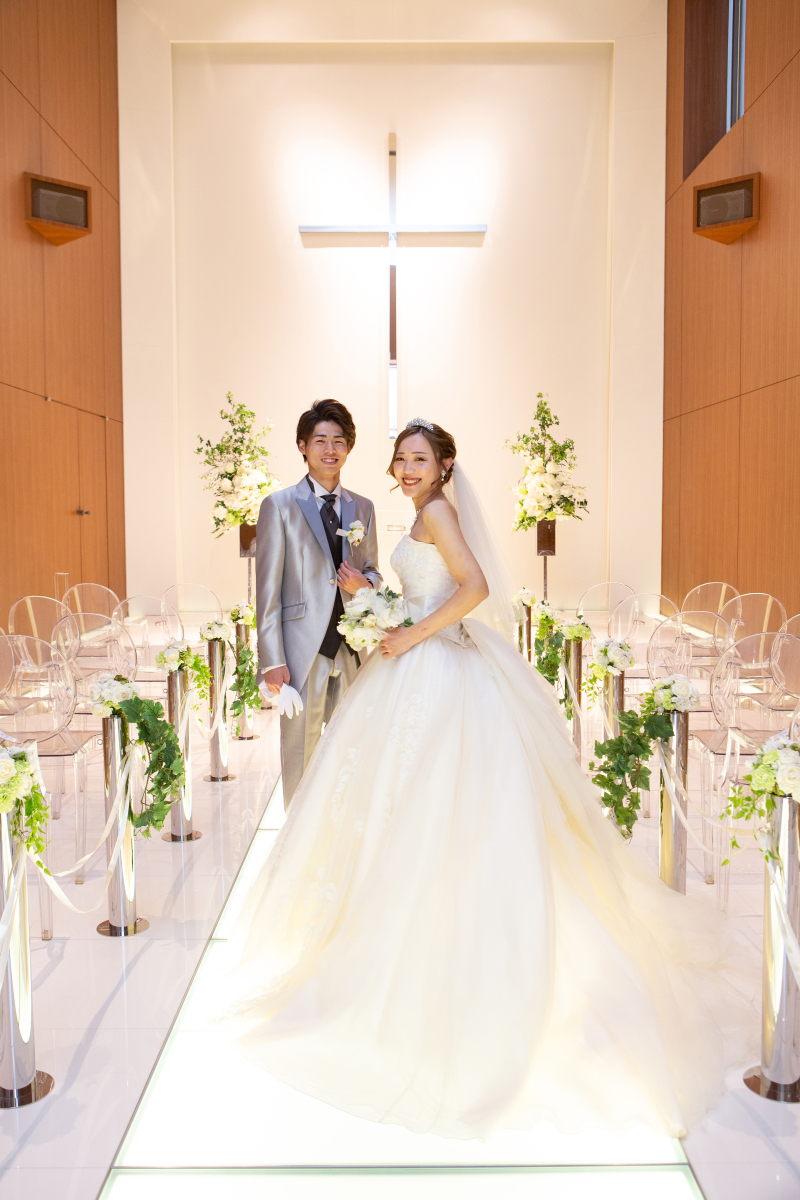 チャペルを背景に・・・♡