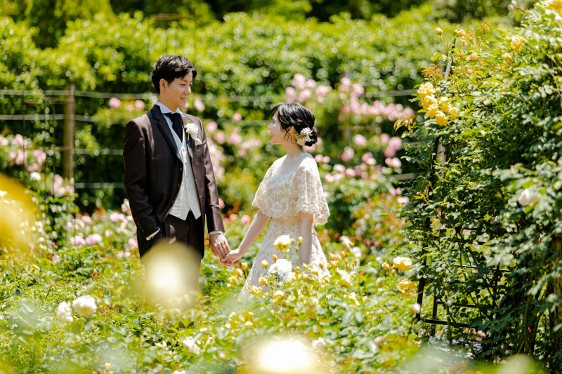 バラに囲まれて