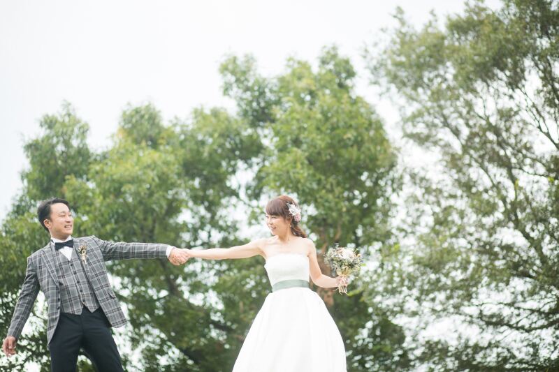 【ロケーション洋装シンプルパック】自然いっぱいの公園での撮影！