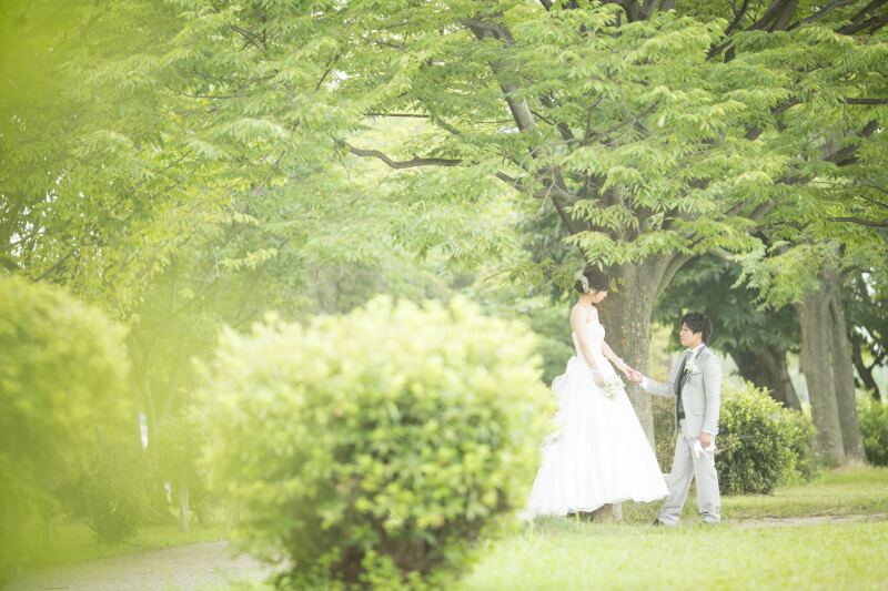 【ロケーション洋装シンプルパック】自然いっぱいの公園での撮影！