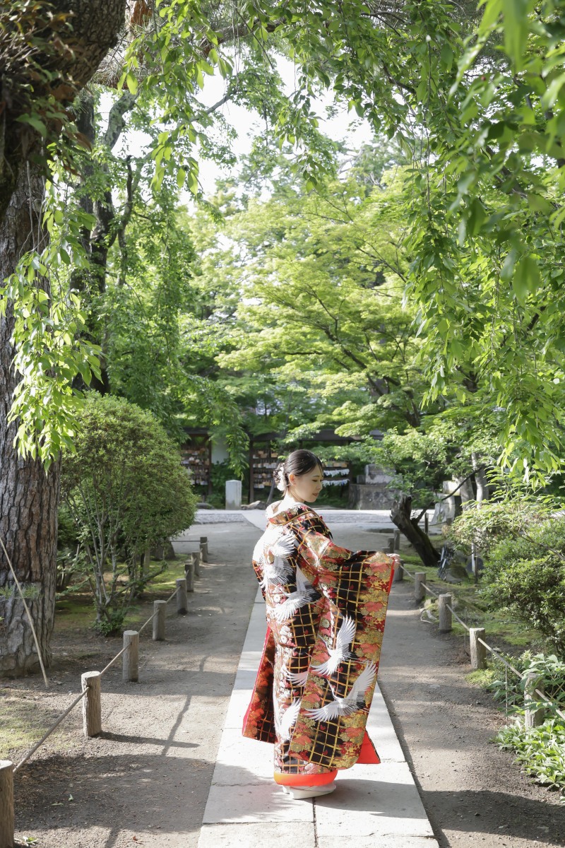 振り返る、花嫁の姿