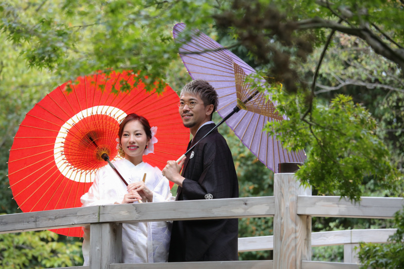 白無垢と番傘で