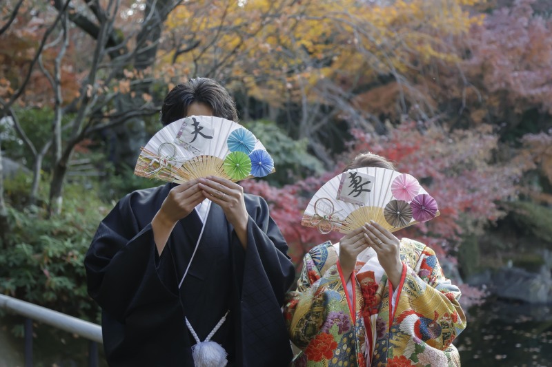 扇子に映るふたり