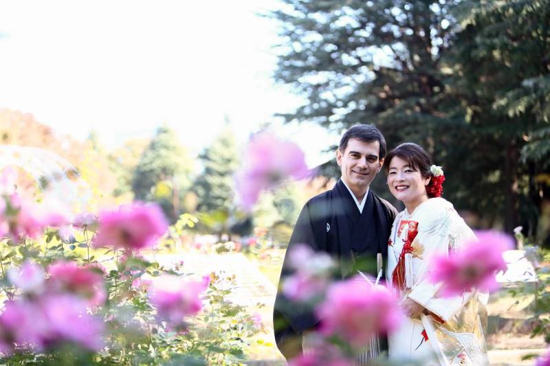 バラに囲まれて