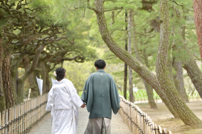 白無垢で栗林公園
