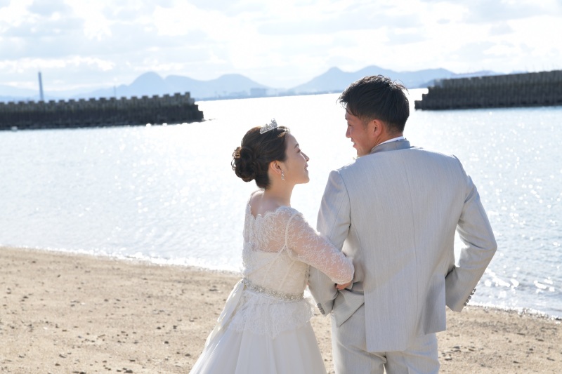 ギュッとくっついて見つめあい