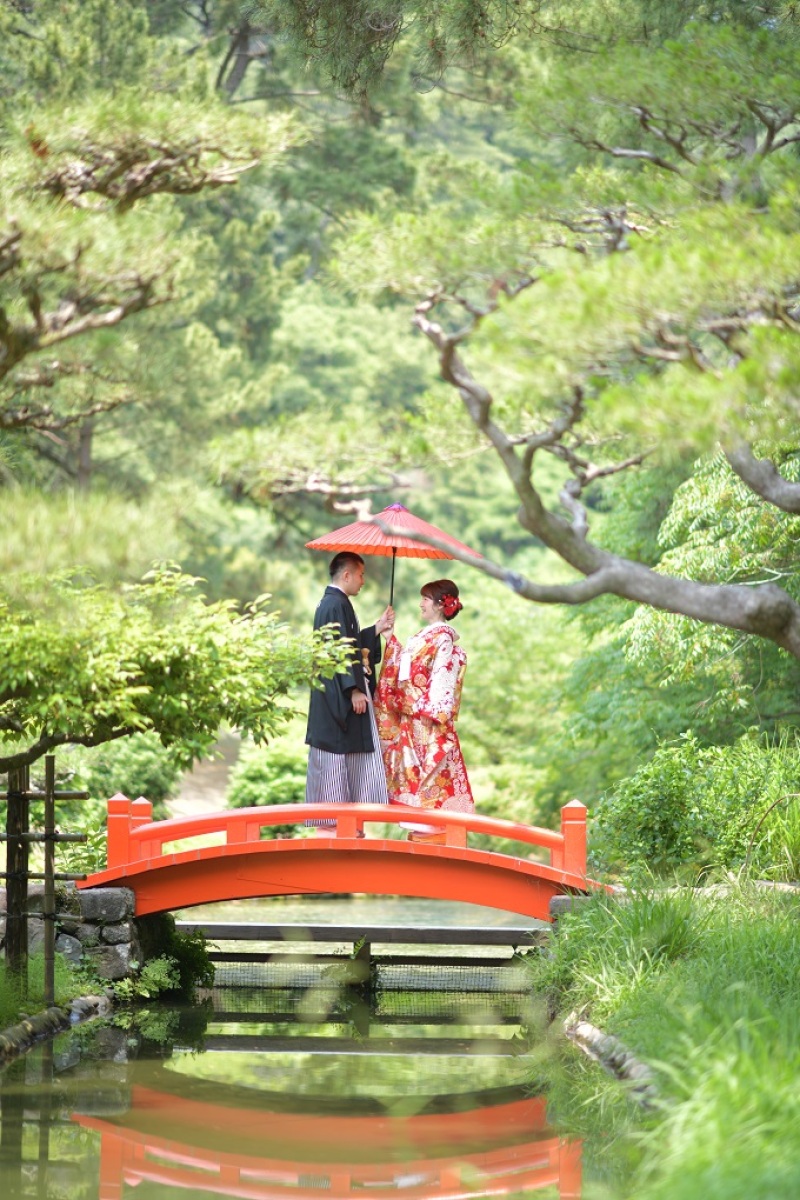 赤色がアクセントに