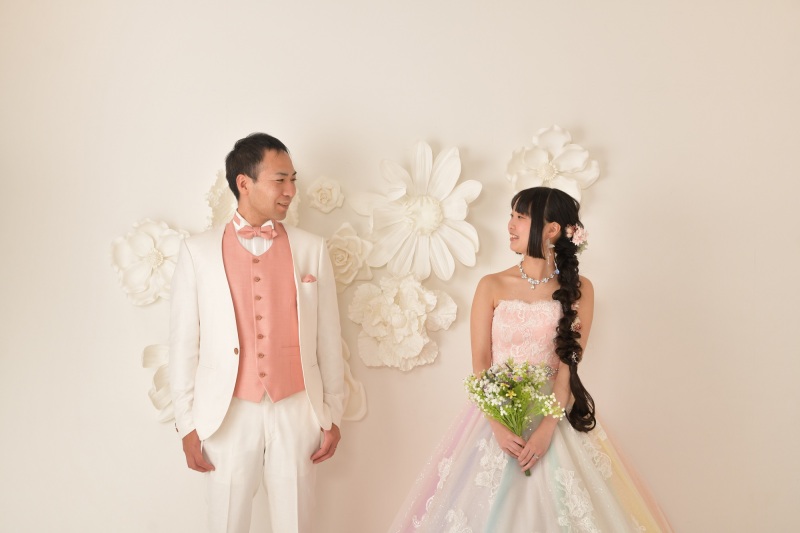 ピンクのベストとピンクのドレス