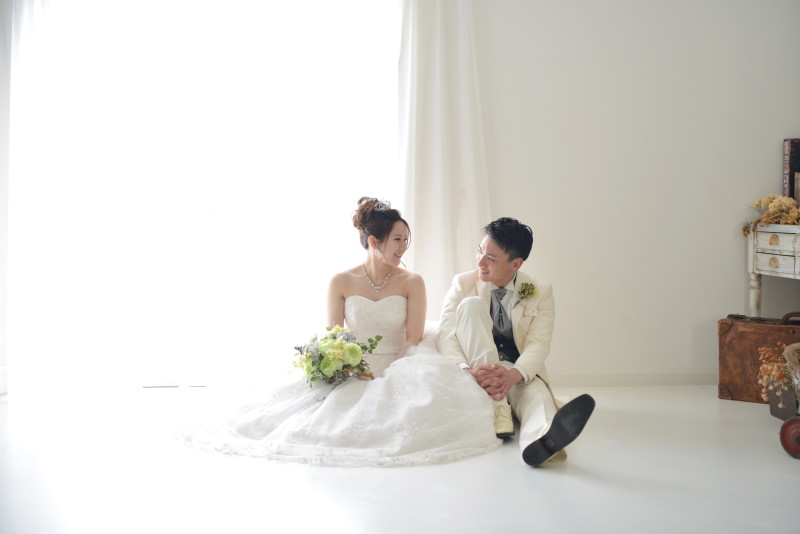 続いてはウェディングドレスに着替えて