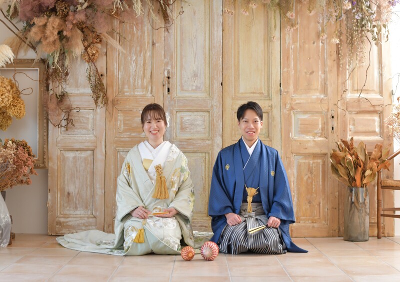 正座ショットはスタジオで