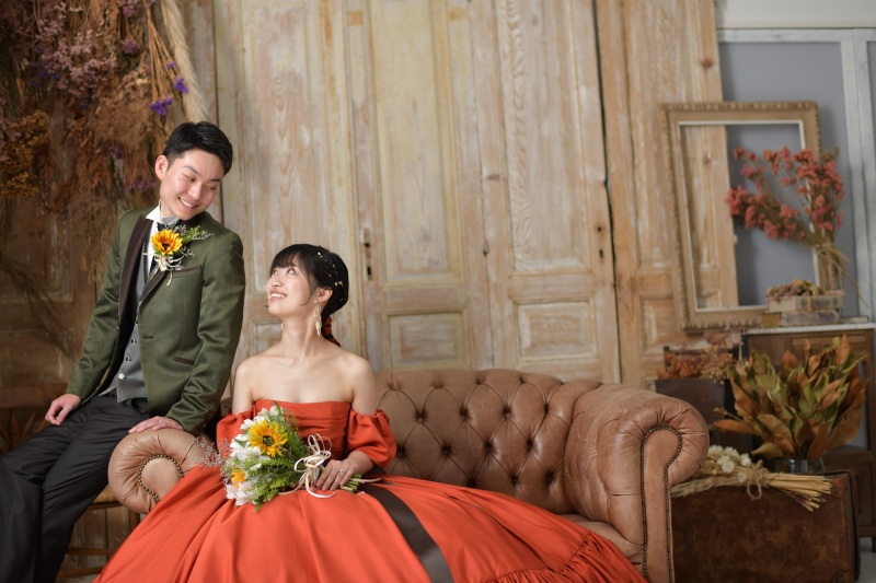 重厚感のあるテラコッタドレス