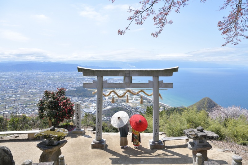 和装1点・洋装１点・ロケ２か所