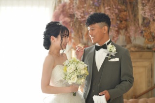 新婦様が照れてしまった所を激写！自然な表情も収めていきます。