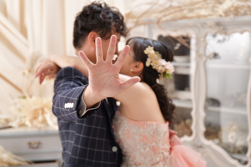 ドレス2着スタジオプラン「ドレス2点(W&C)+タキシード1点・データ100カット・家族写真2カット」