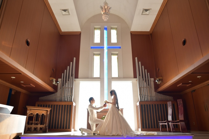 結婚式場で撮影！チャペルプラン「ドレス1点(WorC)・タキシード1点＋データ80カット＋チャペル使用料」