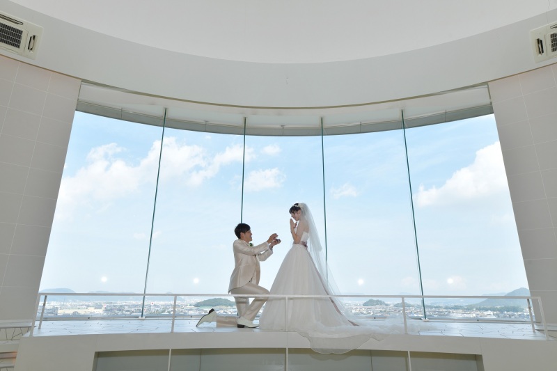 結婚式場で撮影！チャペルプラン「ドレス1点(WorC)・タキシード1点＋データ80カット＋チャペル使用料」