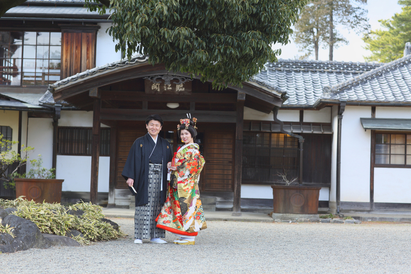 色打掛で華やかな装いに♪