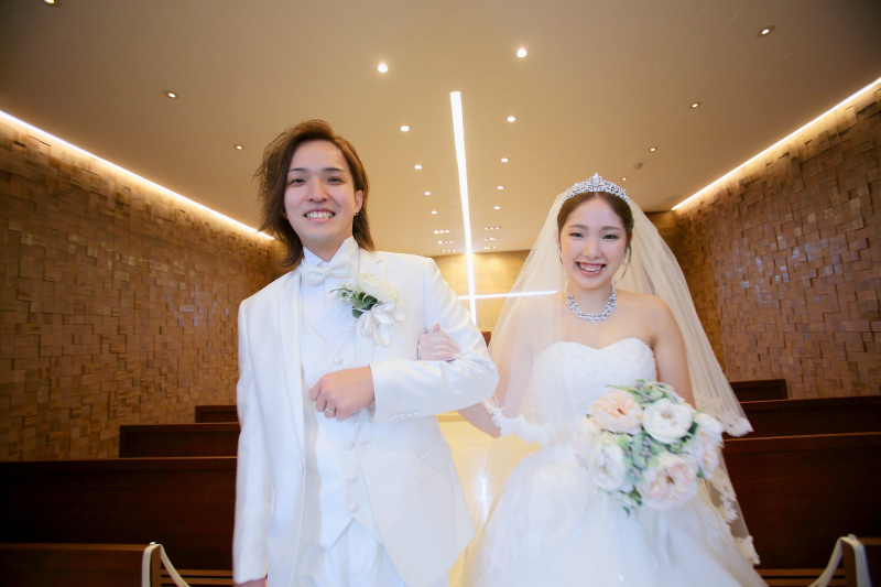 挙式シーンの撮影より<新郎新婦退場>のシーンです