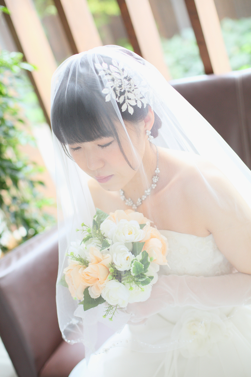 静かにベールが解かれるのを待つ・・・