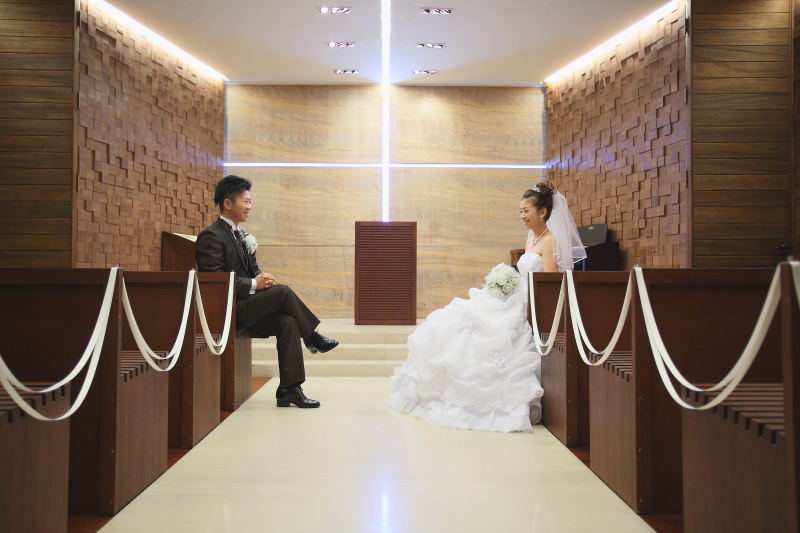 おごそかな雰囲気を持つチャペルへ！