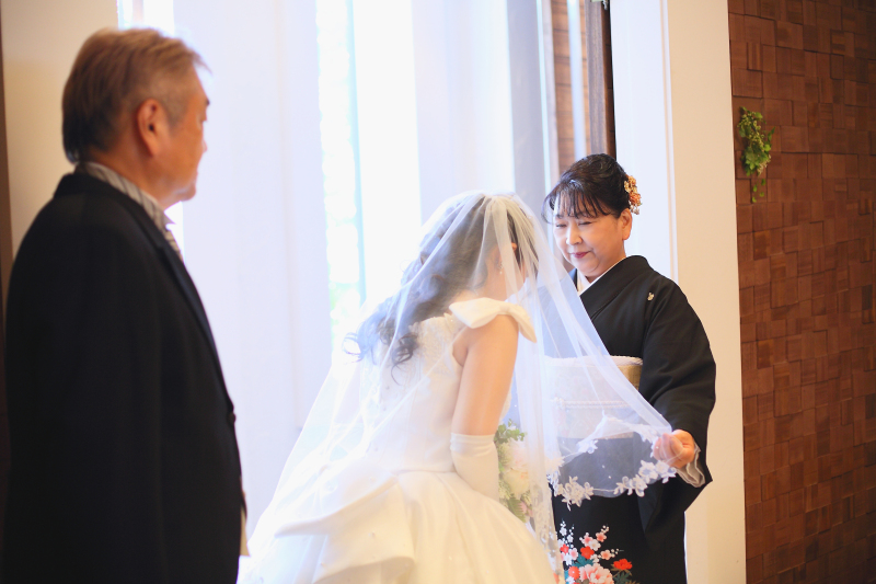 【挙式シーンの撮影です】<ベールダウン>