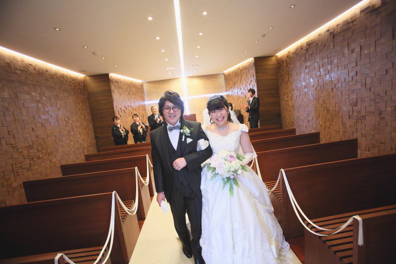 <新郎新婦退場>は”とびっきり”の笑顔で!