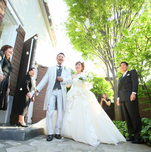 笑い声がこだまするフラワーシャワー♪