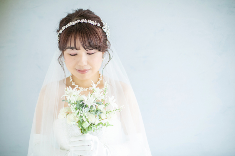 ベールをプラスして、大人かわいい雰囲気に!