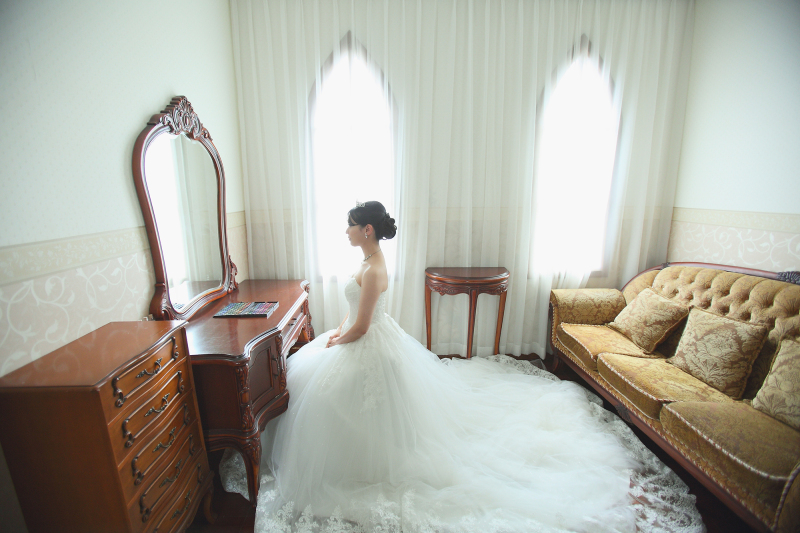 ふんわりドレスで可愛いご新婦様のソロショットです