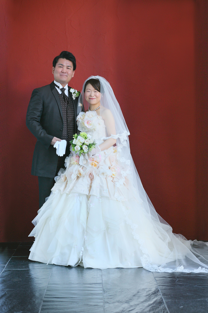 ベビーピンクのドレスで、上品な華やかさをプラス!