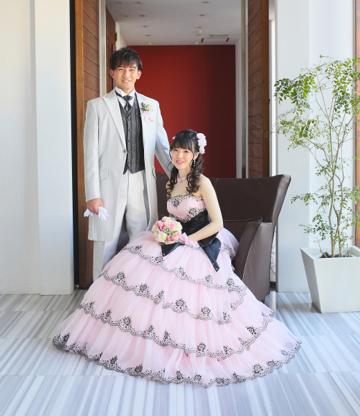 カラードレスは華やかに！そしてキュートに！