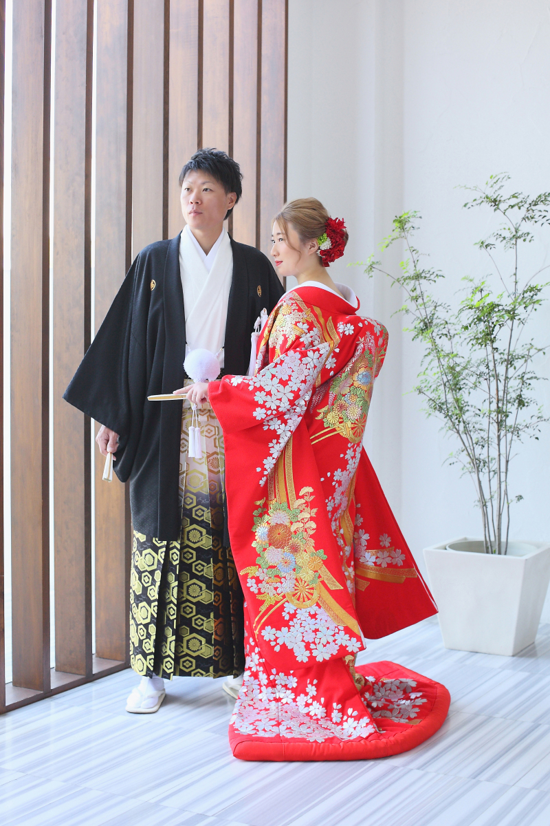 打掛の裾を下ろしたポーズは、やはり美しですね♪