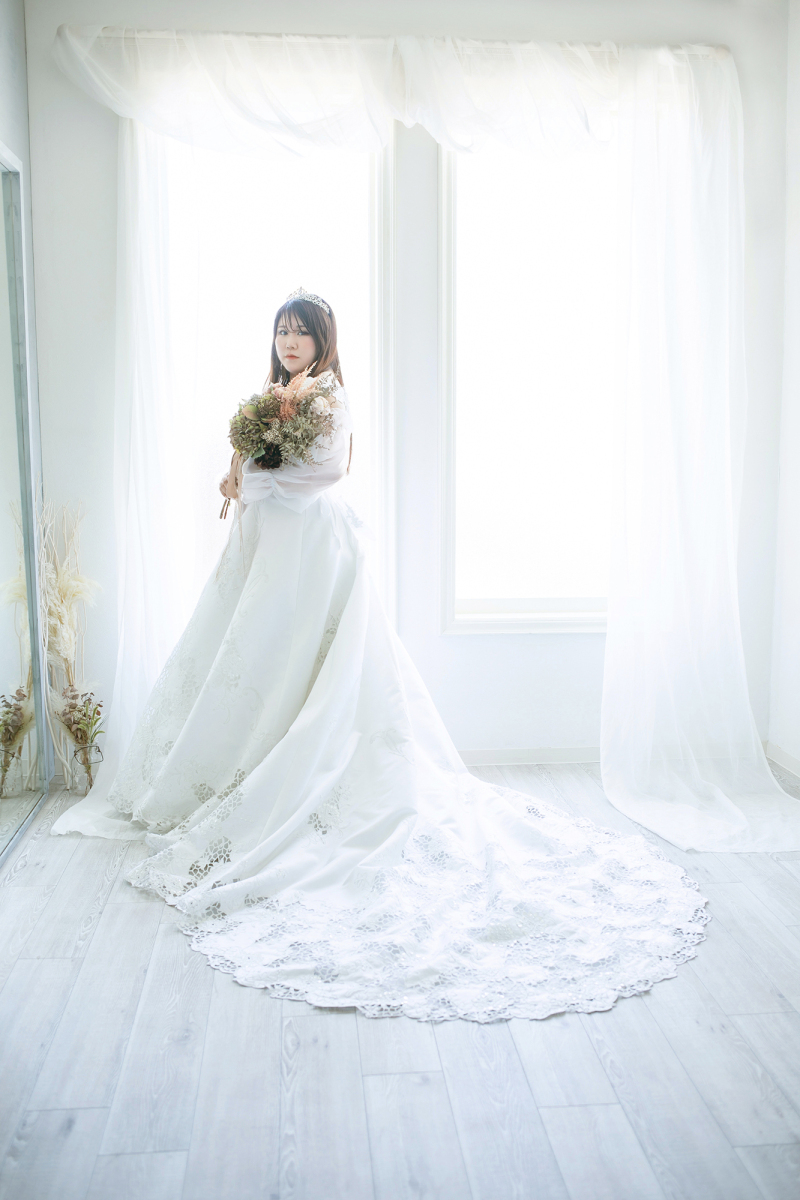 とてもエレガントなご新婦様のソロショットです